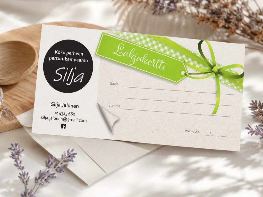 Silja Jalosen lahjakortti kirjekuoren kanssa